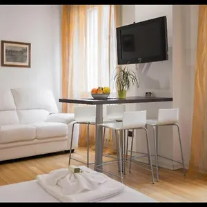 Apartment Dreaming, Verona